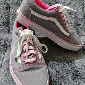 Multi-Color Low-Top Sneakers with Padded Tongue and White Sole